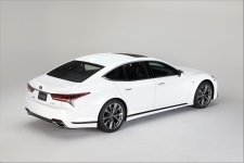 S0-salon-de-new-york-2017-lexus-ls-f-sport-juste-du-look-400839.jpg