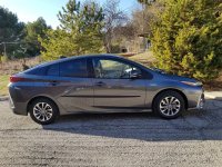 Toyota_Prius_PHV_2017_1.jpg
