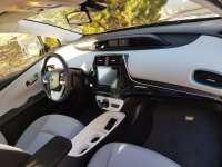 Toyota_Prius_PHV_2017_intérieur.jpg