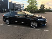 Ford Mondeo Hybride Vignale 2015 3.jpg